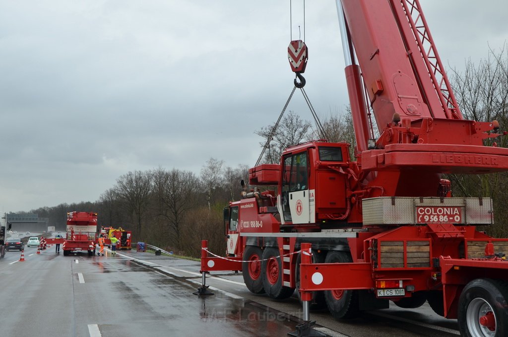 VU LKW umgestuerzt A 3 Rich Frankfurt AS Koenigsforst P181.JPG - Miklos Laubert